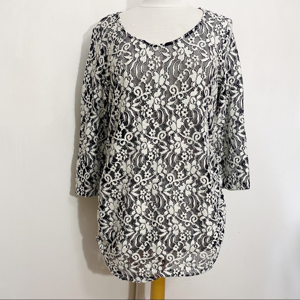 JESSICA SIMPSON Maternity lace Applique on netting ruched side back zip top XL